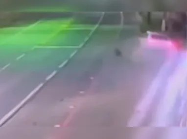 Imagem ilustrativa da imagem VÍDEO | Suspeitos são atropelados após assalto e conseguem fugir no Sul do ES