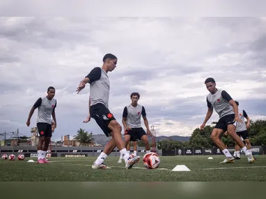 Christian comemora um dos seus dois gols na goleada cruzeirense