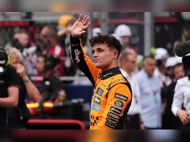 A tenista belarussa Aryna Sabalenka comemora após derrotar a norte-americana Amanda Anisimova nas semifinais do WTA Finals, em Riad, na Arábia Saudita, nesta sexta-feira, 7. após cinco tentativas frustradas. Líder do ranking, Sabalenka venceu com parciais de 6/3, 3/6 e 6/3 e avançou à final