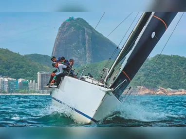 Oscar, do São Paulo, teve síncope vasovagal e segue internado