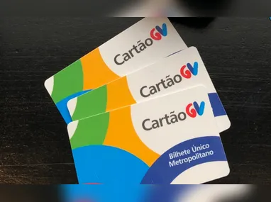 Ian Valli Albano (esquerda) e Havi Nogueira Torres (direita) nasceram na manhã do primeiro dia do ano