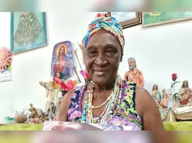 Para o desembarque simulado, a Marinha utiliza um arsenal moderno e de grande porte