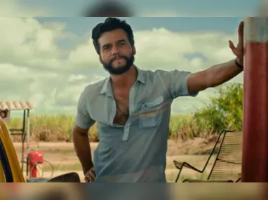 Wagner Moura interpreta Marcelo no filme O Agente Secreto