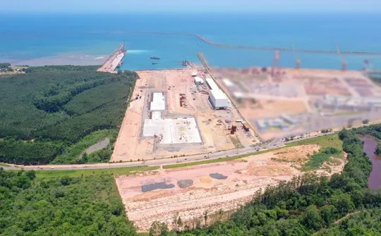 Imagem ilustrativa da imagem Alemães vão investir 1 bilhão em porto no Estado e criar empregos