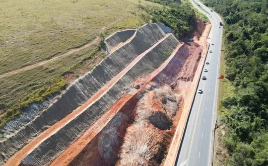 Imagem ilustrativa da imagem BR 101: quilômetro 246 na Serra será totalmente interditado para desmonte de rochas