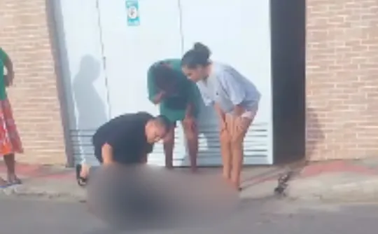 Imagem ilustrativa da imagem Homem é morto a facadas por vizinho na frente de casa em Vila Velha