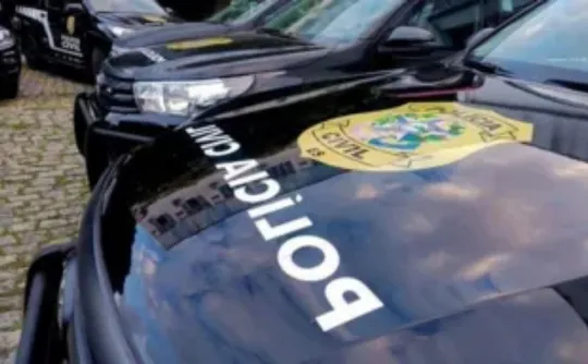 Imagem ilustrativa da imagem Polícia prende família por tráfico e lavagem de dinheiro e apreende carros no ES