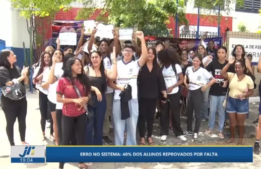 Imagem ilustrativa da imagem Reprovação em massa acende revolta em escola estadual de Olinda