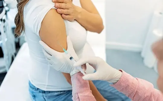 Imagem ilustrativa da imagem Vacina contra bronquiolite começa a ser distribuída no Brasil