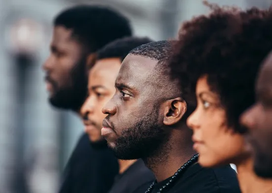 Imagem ilustrativa da imagem 8 em cada 10 pessoas veem diferenças no tratamento a brancos e negros, diz pesquisa