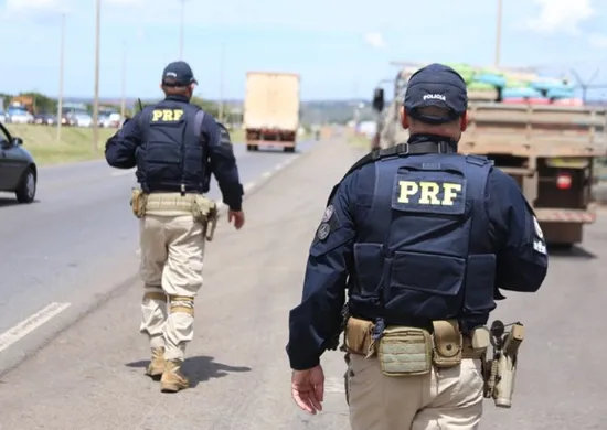 Imagem ilustrativa da imagem Acidentes em rodovias federais matam 111 pessoas no feriadão de Natal