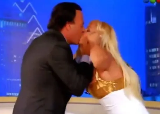 Imagem ilustrativa da imagem Acusado de abuso sexual, Julio Iglesias já forçou beijos em apresentadora