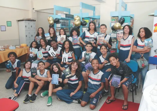 Imagem ilustrativa da imagem Alunos de escola municipal de Vila Velha lançam 36 livros