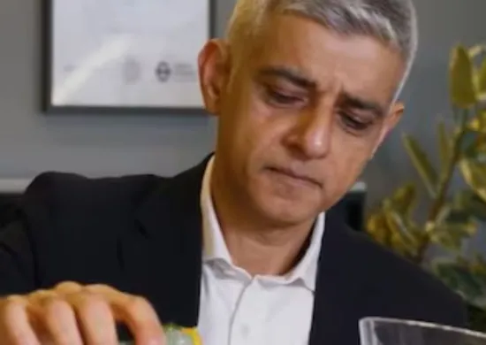 Imagem ilustrativa da imagem Após viralizar ao chamar Guaraná de 'horrível', prefeito de Londres muda de opinião