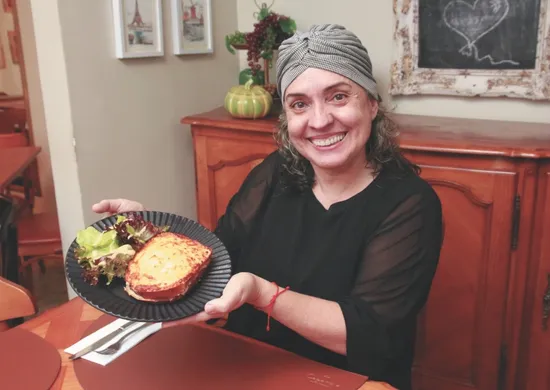 Imagem ilustrativa da imagem Aprenda a preparar o clássico sanduíche francês