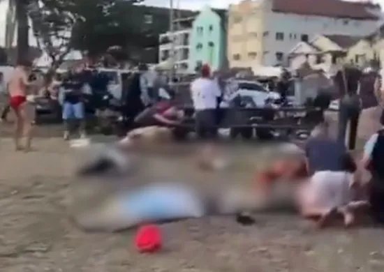 Imagem ilustrativa da imagem Ataque a tiros em praia deixa 12 mortos em festival judaico na Austrália