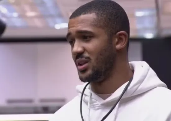 Imagem ilustrativa da imagem BBB 26: Matheus é denunciado ao Ministério Público por homofobia