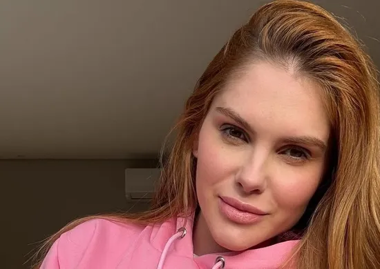 Imagem ilustrativa da imagem Bárbara Evans se emociona ao relatar pânico em voo durante ventania em São Paulo