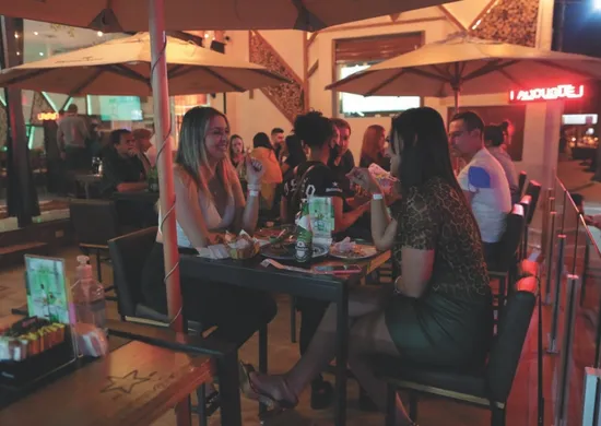 Imagem ilustrativa da imagem Bares e hotéis do Espírito Santo vão faturar mais em meio aos feriadões
