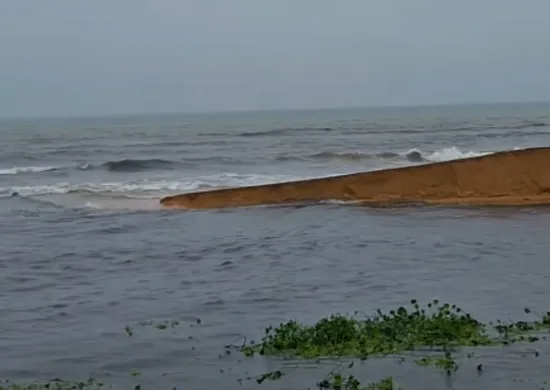Imagem ilustrativa da imagem Barra da Lagoa de Carapebus se rompe após dia de fortes chuvas