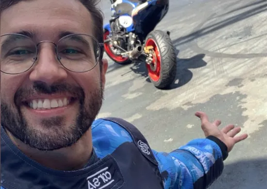 Imagem ilustrativa da imagem Beto Carrero suspende show acrobático após morte de piloto