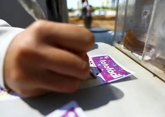 Imagem ilustrativa da imagem Bolão de apostadores de Colatina leva prêmio milionário na Lotofácil; veja valor