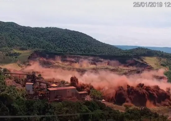 Imagem ilustrativa da imagem Bombeiros encerram buscas por vítimas de Brumadinho (MG) sete anos após tragédia