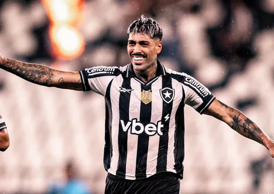 Imagem ilustrativa da imagem Botafogo acerta renovação de Barboza e propõe acordo com Alex Telles