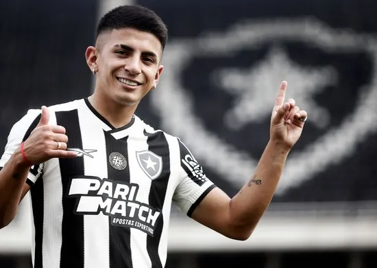 Imagem ilustrativa da imagem Botafogo é condenado no CAS por dívida na contratação de Thiago Almada