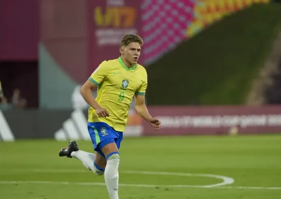 Imagem ilustrativa da imagem Brasil marca no último minuto e garante vaga na semi do Mundial Sub-17