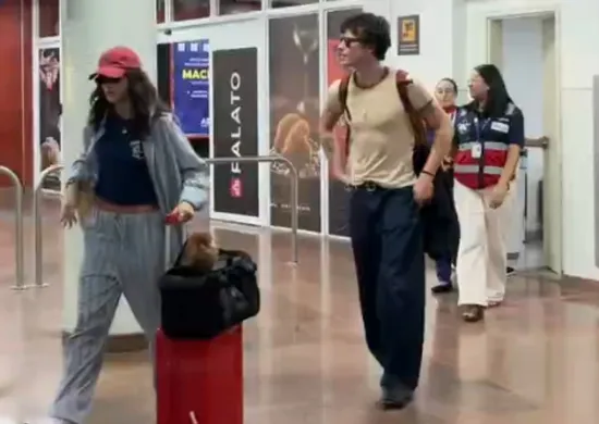 Imagem ilustrativa da imagem Bruna Marquezine e Shawn Mendes chegam juntos a Maceió