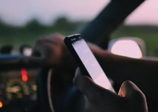 Imagem ilustrativa da imagem Celular é o principal “vilão” do trânsito, revela pesquisa