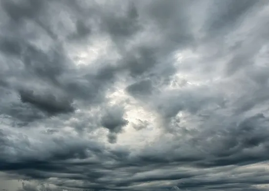Imagem ilustrativa da imagem Ciclone extratropical deixa parte do País em alerta vermelho para tempestades