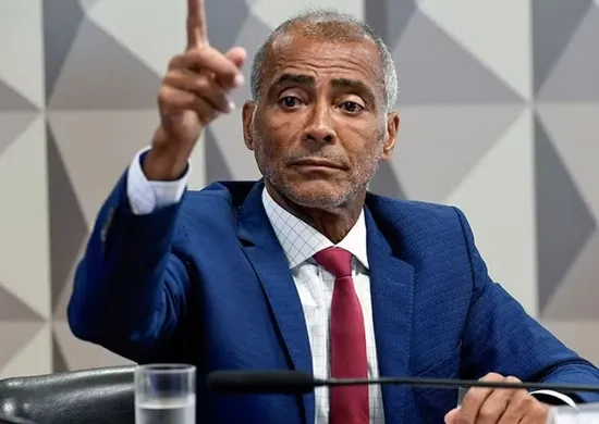 Imagem ilustrativa da imagem Com mandato até 2030, Romário anuncia que pedirá licença do Senado