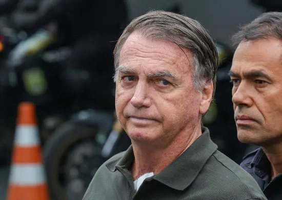 Imagem ilustrativa da imagem Começa cirurgia de Jair Bolsonaro para correção de hérnia