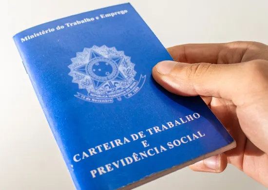 Imagem ilustrativa da imagem Comissão do Senado aprova fim da escala de trabalho 6x1 em votação relâmpago