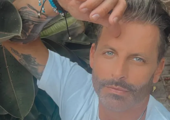 Imagem ilustrativa da imagem Como está Henri Castelli? Equipe atualiza estado de saúde do ator