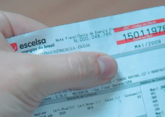 Imagem ilustrativa da imagem Consumidor pagará menos na conta de luz em janeiro