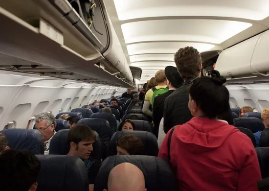 Imagem ilustrativa da imagem Contra escassez de mão de obra, empresas usam até avião para trazer profissionais