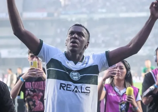 Imagem ilustrativa da imagem Coritiba empata com Athletic e confirma vaga na Série A; título é adiado