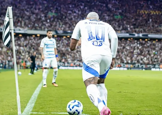 Imagem ilustrativa da imagem Cruzeiro empata com Ceará e sai da briga pelo título do Brasileirão