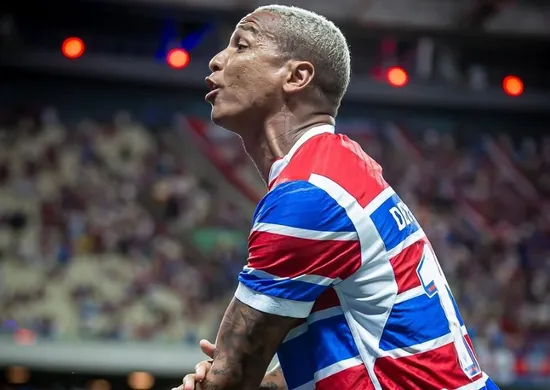 Imagem ilustrativa da imagem Deyverson fecha com time 'carrasco' de brasileiros na Libertadores e Sul-Americana