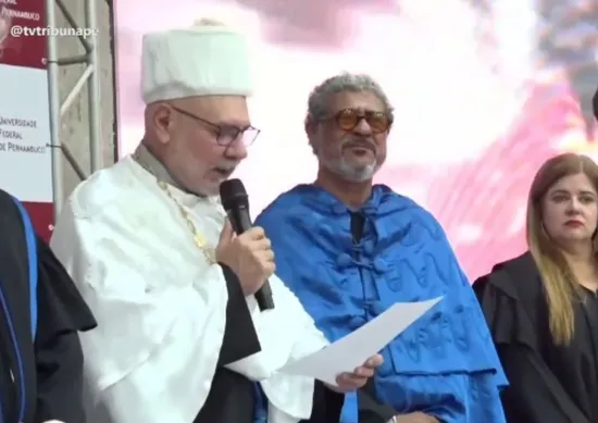 Imagem ilustrativa da imagem Doutor por causa da honra: UFPE reconhece Maciel Melo e o saber que nasce do Sertão