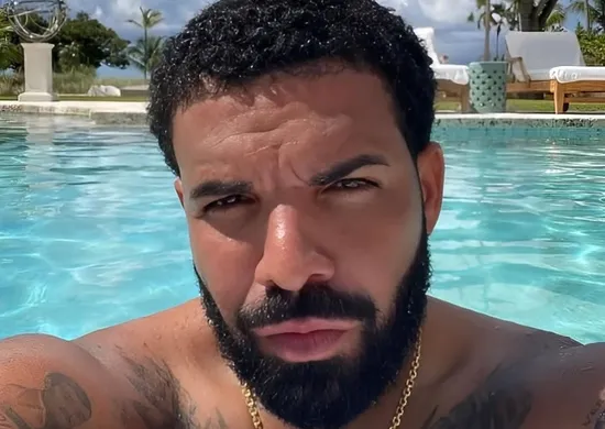 Imagem ilustrativa da imagem Drake é alvo de ação por suposto esquema de manipulação de streams e jogos de azar