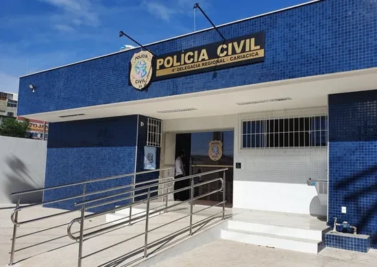 Imagem ilustrativa da imagem Dupla é presa por tentar furtar moto em frente a Delegacia