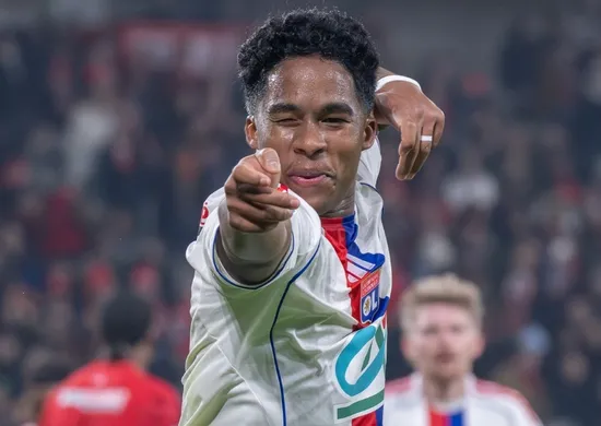Imagem ilustrativa da imagem Endrick é titular no Lyon e estreia com gol contra o Lille