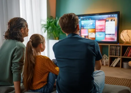 Imagem ilustrativa da imagem Especialistas recomendam quebrar o aparelho de TV box pirata