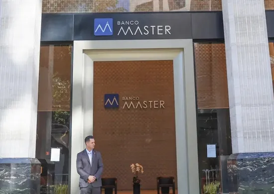 Imagem ilustrativa da imagem FGC inicia pagamento a investidores do Banco Master