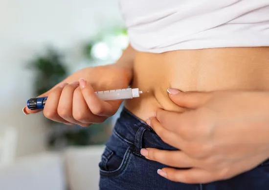 Imagem ilustrativa da imagem Falta nas farmácias: corrida por emagrecimento provoca “apagão” de Mounjaro