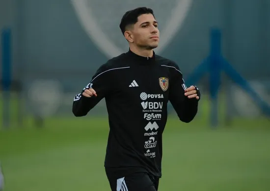 Imagem ilustrativa da imagem Fluminense fecha com Savarino e entra em campo animado